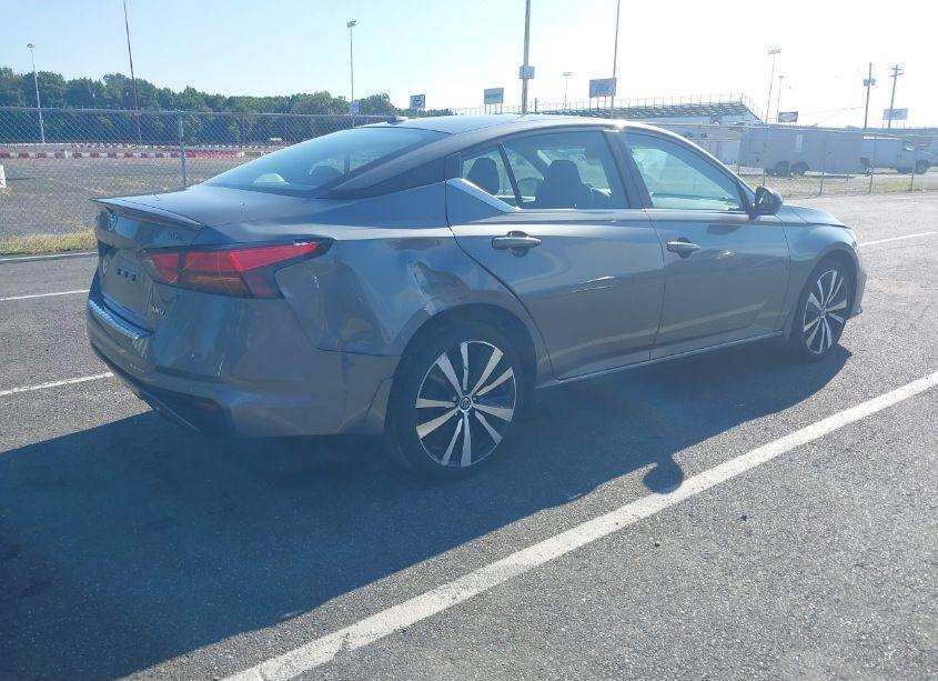 Photo 4 of 2022 Nissan Altima SR INTELLIGENT AWD (VIN 1N4BL4CW6NN340325)