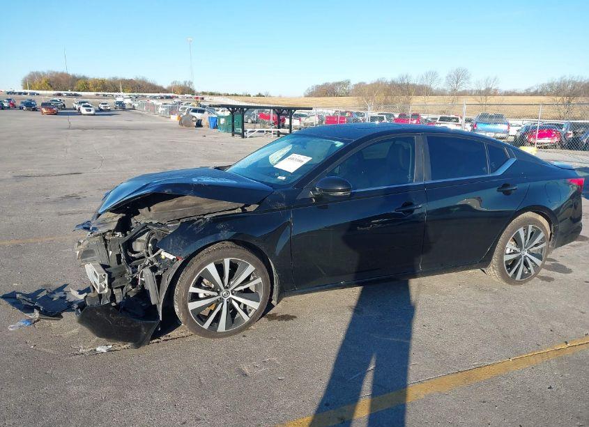 Photo 2 of 2019 Nissan Altima 2.5 SR (VIN 1N4BL4CW7KC153375)