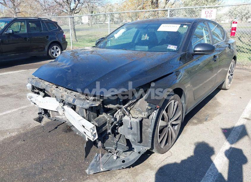 Photo 2 of 2019 Nissan Altima 2.5 SR (VIN 1N4BL4CW9KN304155)