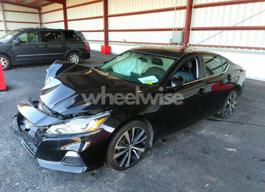 Photo 2 of 2019 Nissan Altima 2.5 SR (VIN 1N4BL4CW9KN317326)