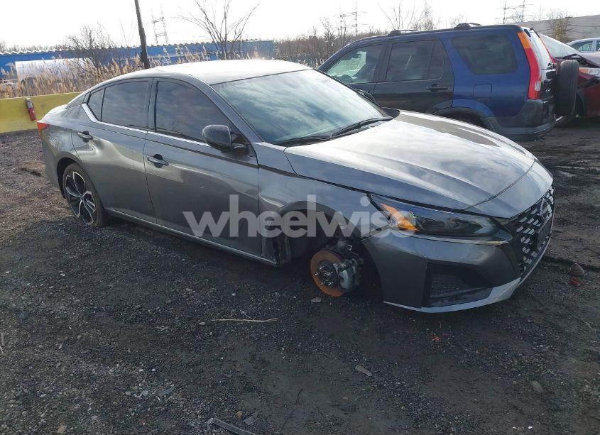 2024 Nissan Altima SR INTELLIGENT AWD (VIN 1N4BL4CWXRN327678) main photo