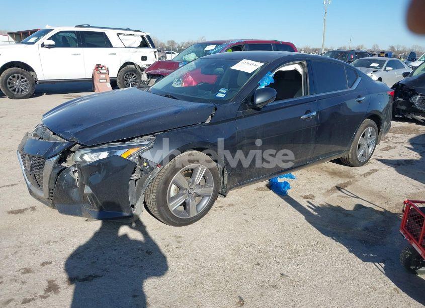 Photo 2 of 2019 Nissan Altima 2.5 SV (VIN 1N4BL4DV0KC115623)