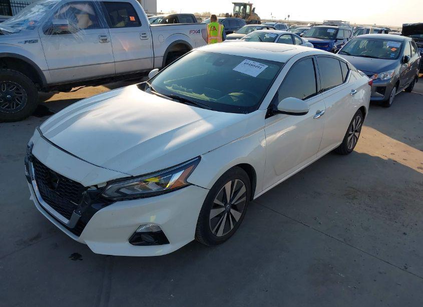 Photo 2 of 2019 Nissan Altima 2.5 SV (VIN 1N4BL4DV0KC154650)