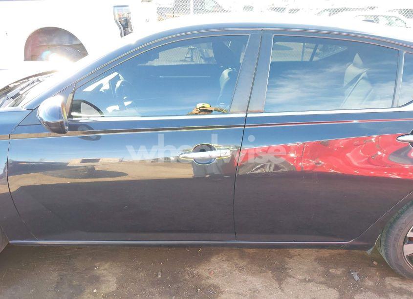 Photo 14 of 2021 Nissan Altima SV FWD (VIN 1N4BL4DV0MN326439)