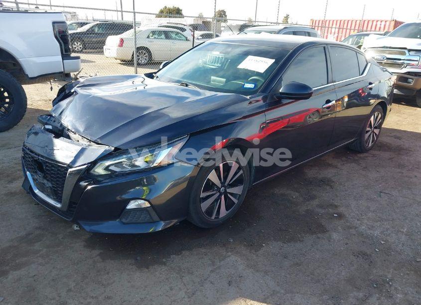 Photo 2 of 2021 Nissan Altima SV FWD (VIN 1N4BL4DV0MN326439)