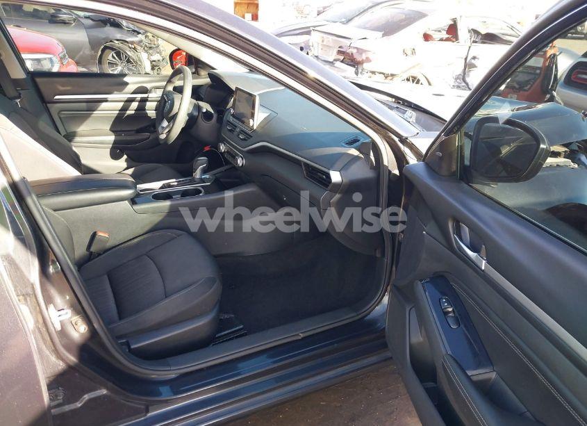 Photo 5 of 2021 Nissan Altima SV FWD (VIN 1N4BL4DV0MN326439)