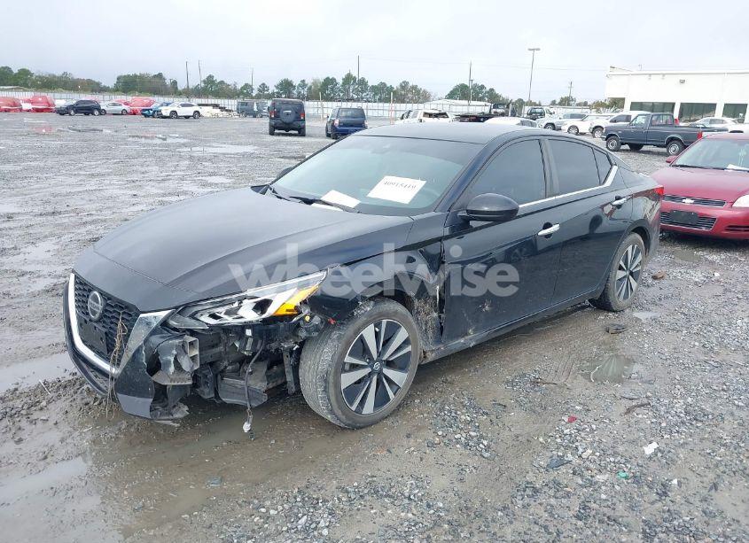 Photo 2 of 2021 Nissan Altima SV FWD (VIN 1N4BL4DV0MN338784)
