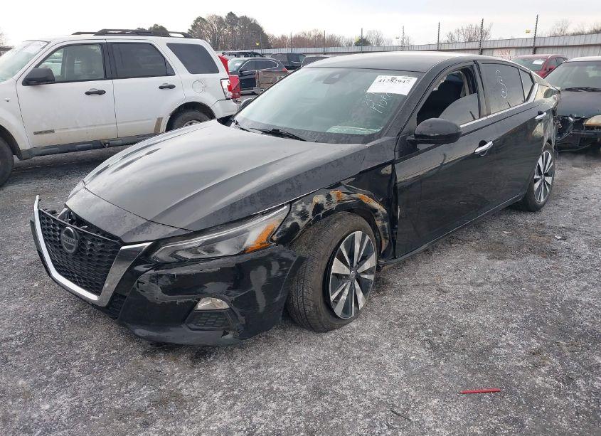 Photo 2 of 2021 Nissan Altima SV FWD (VIN 1N4BL4DV0MN358016)