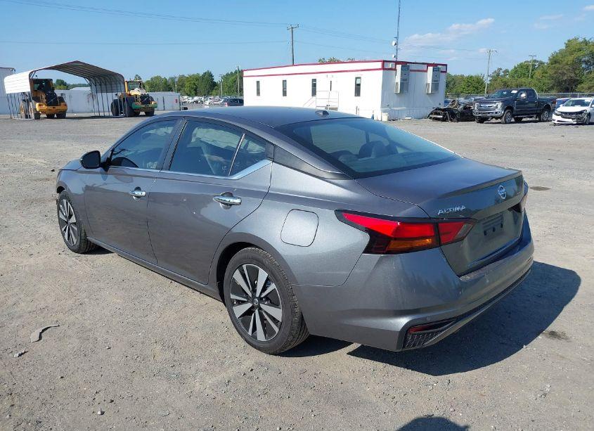 Photo 3 of 2021 Nissan Altima SV FWD (VIN 1N4BL4DV0MN371820)