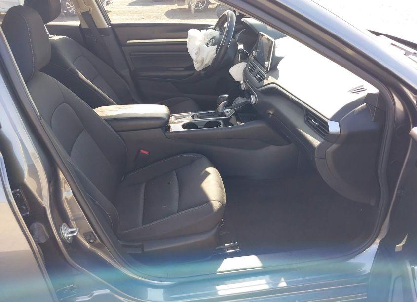 Photo 5 of 2021 Nissan Altima SV FWD (VIN 1N4BL4DV0MN371820)