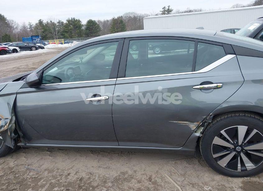 Photo 14 of 2021 Nissan Altima SV FWD (VIN 1N4BL4DV0MN395888)