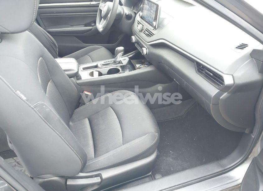 Photo 5 of 2021 Nissan Altima SV FWD (VIN 1N4BL4DV0MN395888)