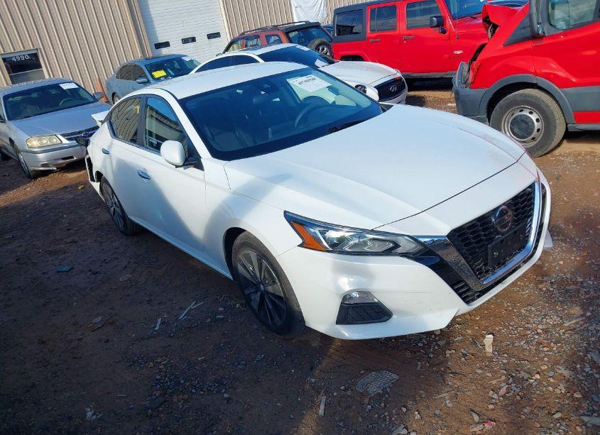 2022 Nissan Altima SV FWD (VIN 1N4BL4DV0NN300425) main photo