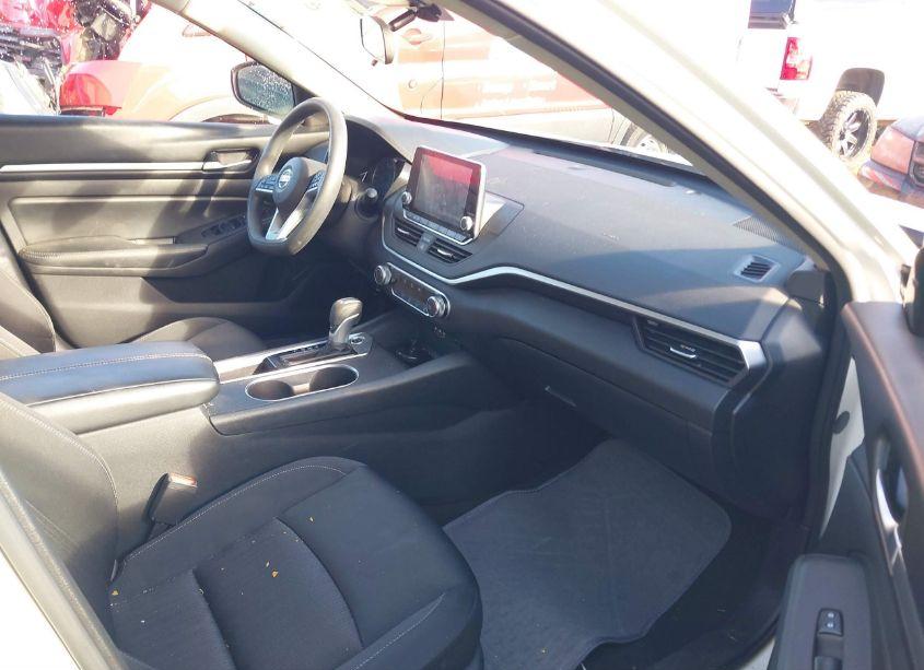 Photo 5 of 2022 Nissan Altima SV FWD (VIN 1N4BL4DV0NN300425)