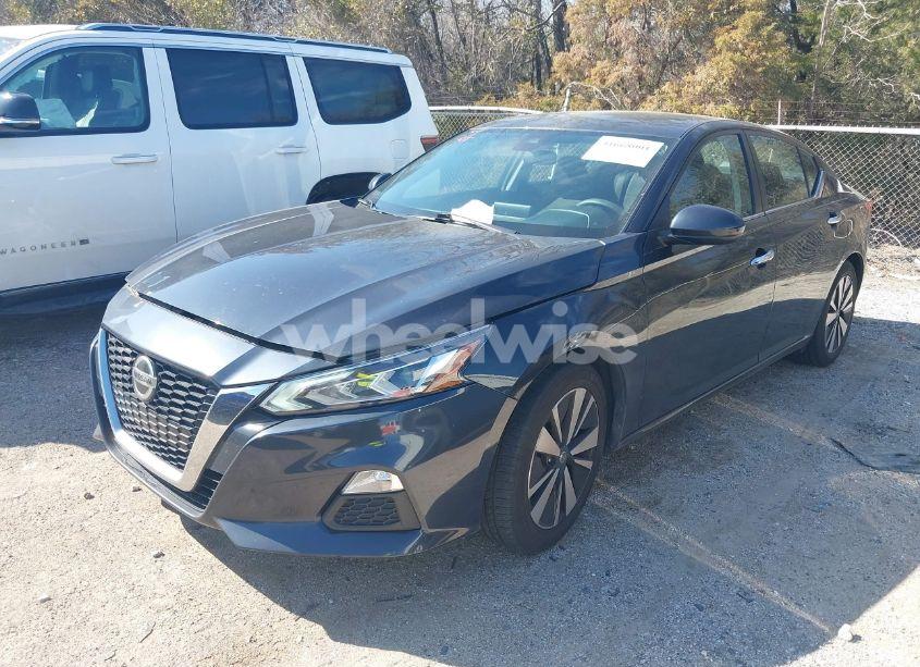 Photo 2 of 2022 Nissan Altima SV FWD (VIN 1N4BL4DV0NN300845)