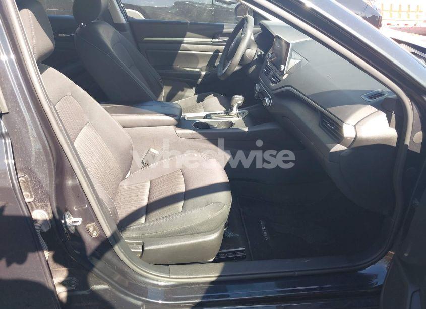 Photo 5 of 2022 Nissan Altima SV FWD (VIN 1N4BL4DV0NN300845)