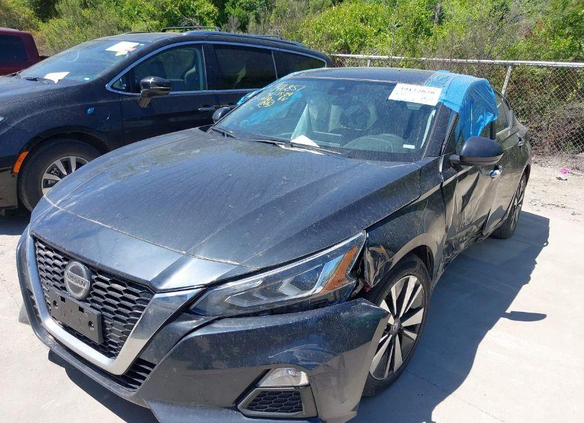 Photo 2 of 2022 Nissan Altima SV FWD (VIN 1N4BL4DV0NN305043)