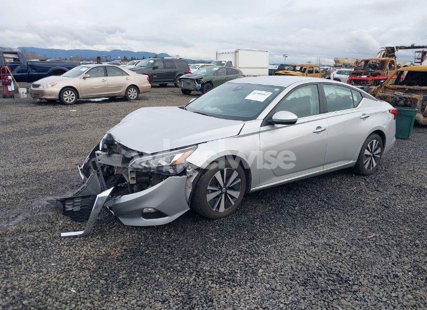 Photo 2 of 2022 Nissan Altima SV FWD (VIN 1N4BL4DV0NN308346)