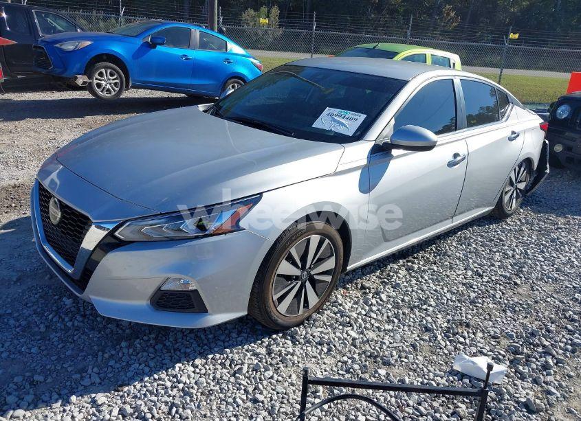 Photo 2 of 2022 Nissan Altima SV FWD (VIN 1N4BL4DV0NN318052)