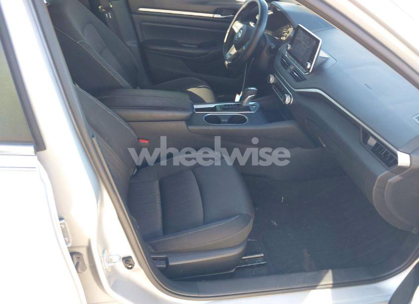 Photo 5 of 2022 Nissan Altima SV FWD (VIN 1N4BL4DV0NN318052)