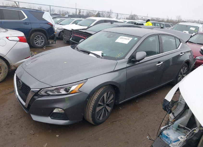 Photo 2 of 2022 Nissan Altima SV FWD (VIN 1N4BL4DV0NN331688)