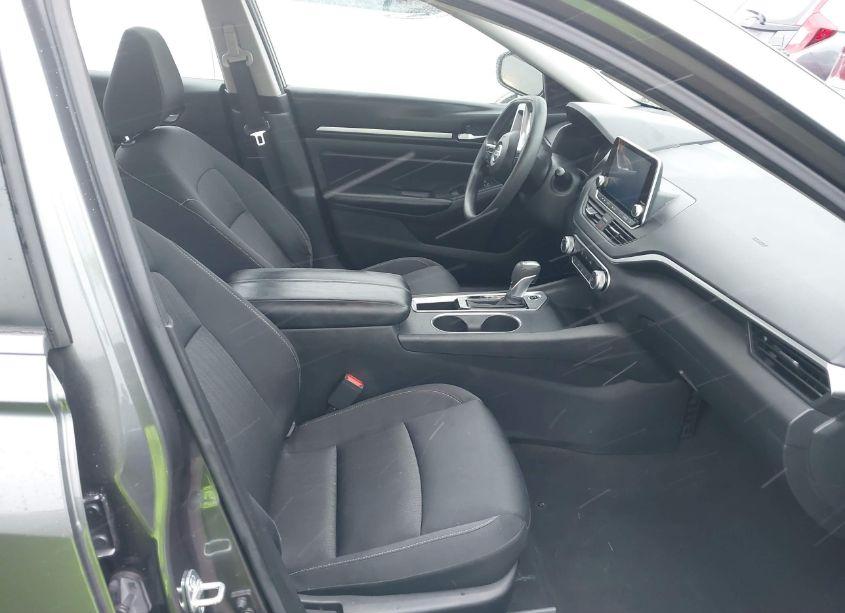 Photo 5 of 2022 Nissan Altima SV FWD (VIN 1N4BL4DV0NN331688)