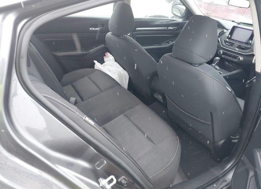 Photo 8 of 2022 Nissan Altima SV FWD (VIN 1N4BL4DV0NN331688)