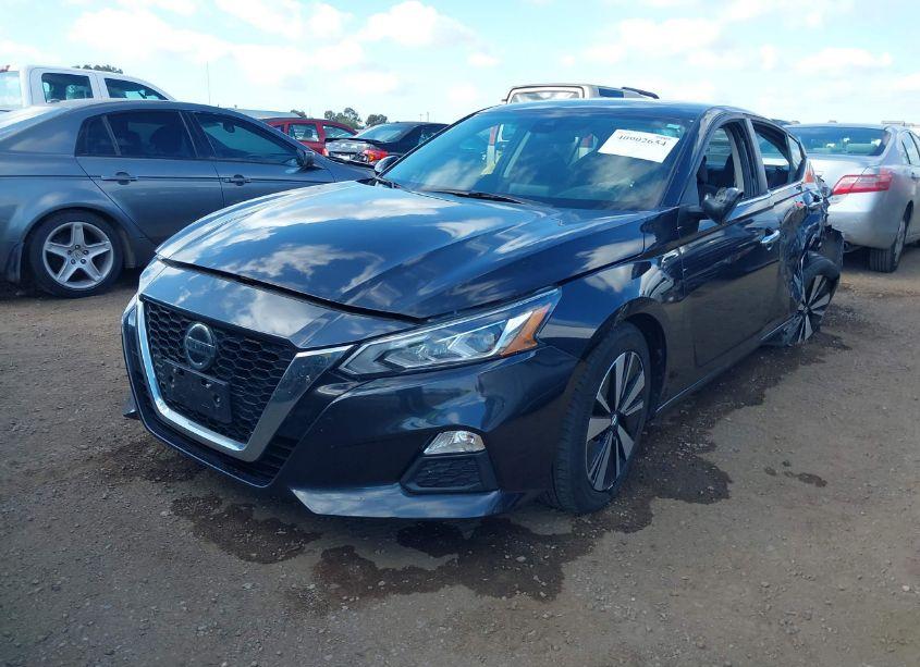Photo 2 of 2022 Nissan Altima SV FWD (VIN 1N4BL4DV0NN340505)