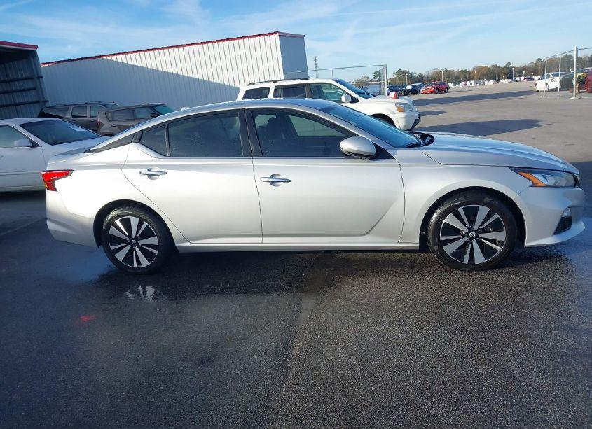 Photo 13 of 2022 Nissan Altima SV FWD (VIN 1N4BL4DV0NN353738)