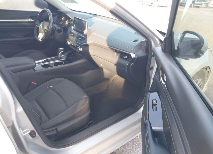 Photo 5 of 2022 Nissan Altima SV FWD (VIN 1N4BL4DV0NN353738)