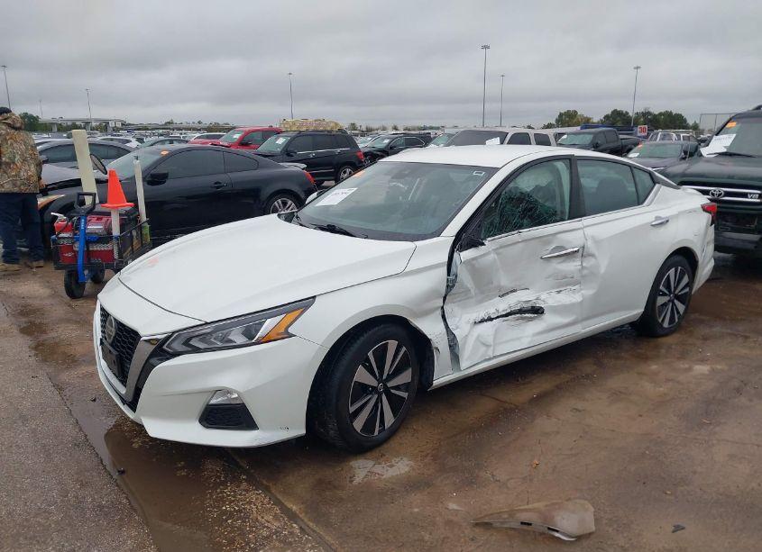 Photo 2 of 2022 Nissan Altima SV FWD (VIN 1N4BL4DV0NN368854)