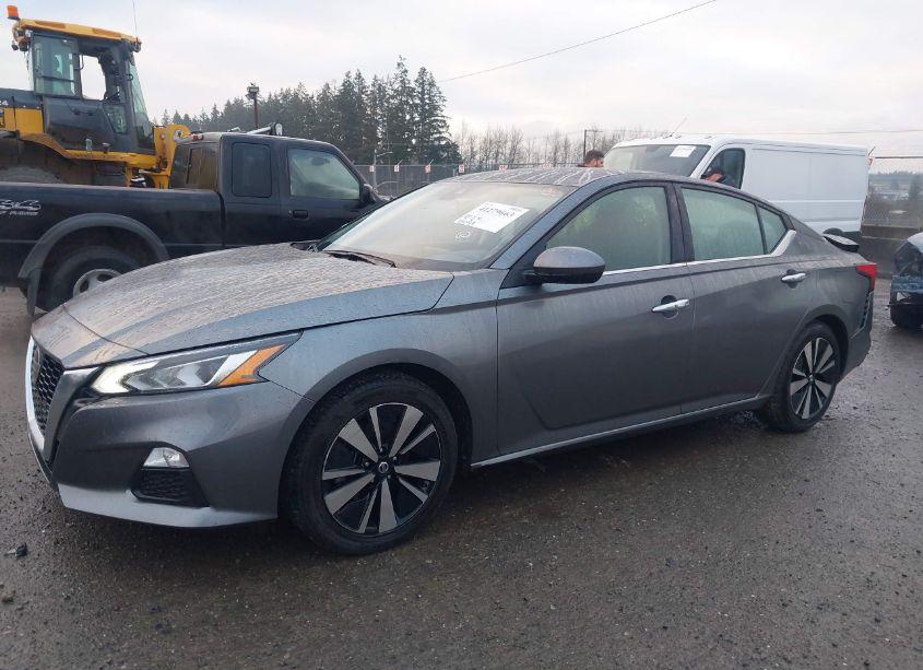 Photo 2 of 2022 Nissan Altima SV FWD (VIN 1N4BL4DV0NN388716)