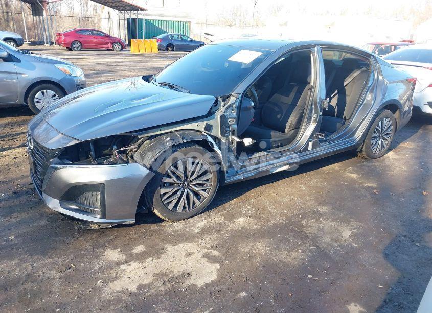 Photo 2 of 2023 Nissan Altima SV FWD (VIN 1N4BL4DV0PN309886)