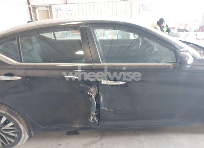 Photo 13 of 2023 Nissan Altima SV FWD (VIN 1N4BL4DV0PN313503)