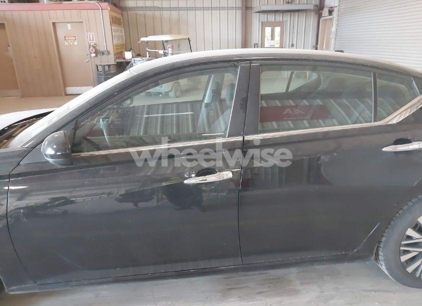 Photo 14 of 2023 Nissan Altima SV FWD (VIN 1N4BL4DV0PN313503)