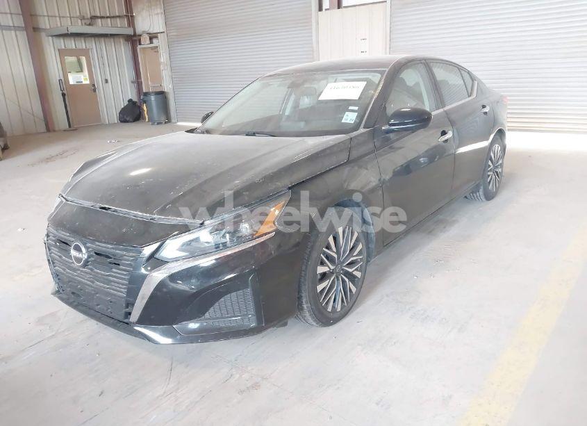 Photo 2 of 2023 Nissan Altima SV FWD (VIN 1N4BL4DV0PN313503)