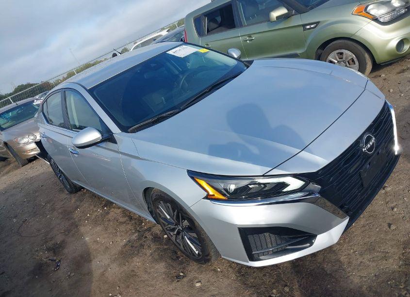 2023 Nissan Altima SV FWD (VIN 1N4BL4DV0PN319530) main photo