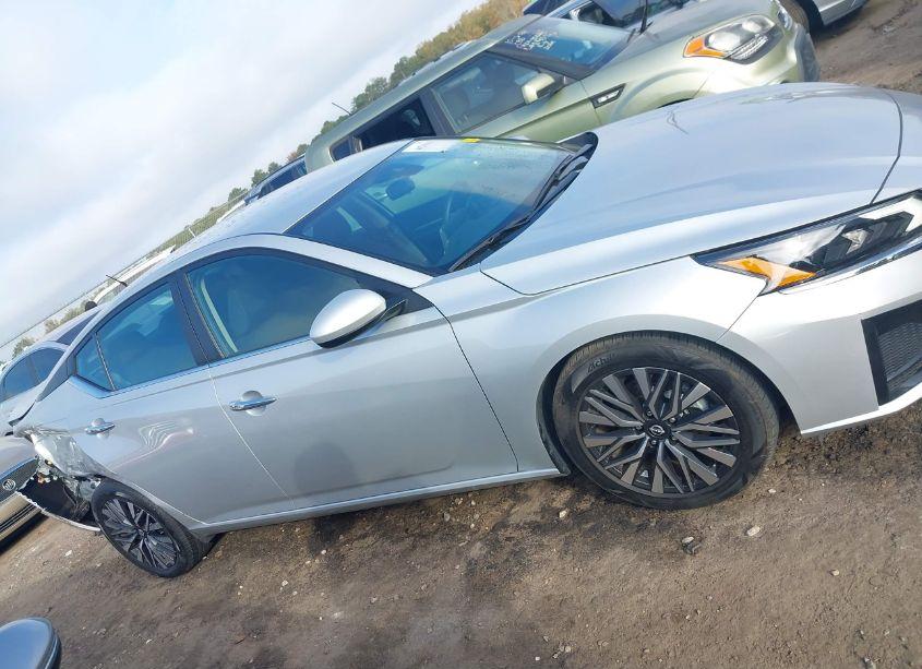 Photo 13 of 2023 Nissan Altima SV FWD (VIN 1N4BL4DV0PN319530)