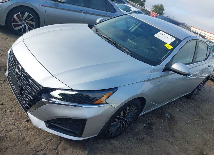 Photo 2 of 2023 Nissan Altima SV FWD (VIN 1N4BL4DV0PN319530)