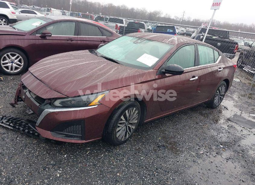 Photo 2 of 2023 Nissan Altima SV FWD (VIN 1N4BL4DV0PN320306)