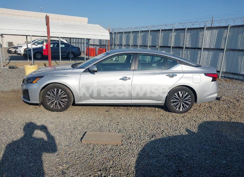 Photo 14 of 2023 Nissan Altima SV FWD (VIN 1N4BL4DV0PN323318)