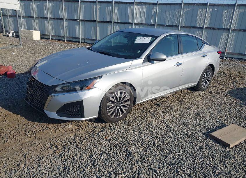 Photo 2 of 2023 Nissan Altima SV FWD (VIN 1N4BL4DV0PN323318)
