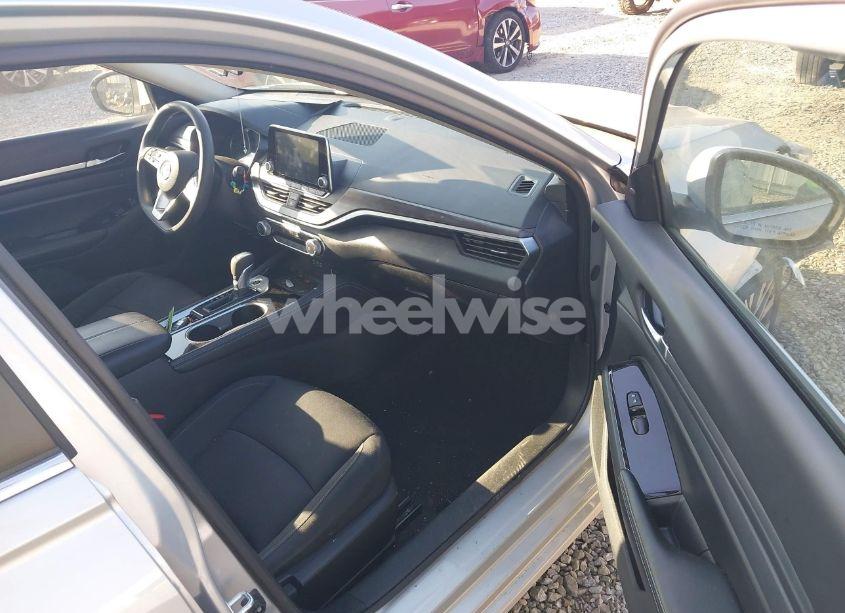 Photo 5 of 2023 Nissan Altima SV FWD (VIN 1N4BL4DV0PN323318)