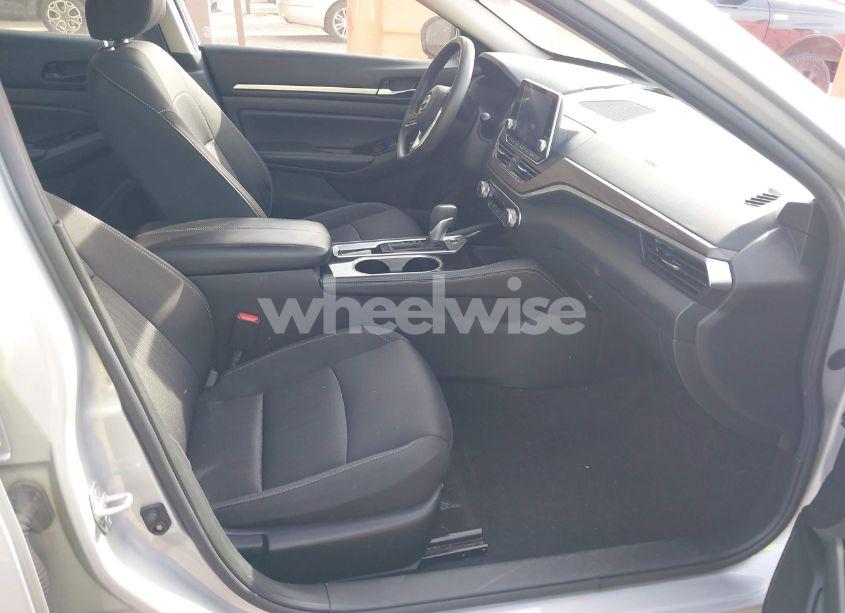 Photo 5 of 2023 Nissan Altima SV FWD (VIN 1N4BL4DV0PN349756)