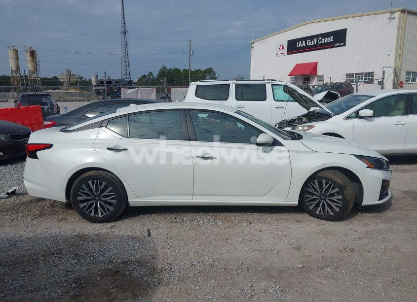 Photo 13 of 2023 Nissan Altima SV FWD (VIN 1N4BL4DV0PN356920)