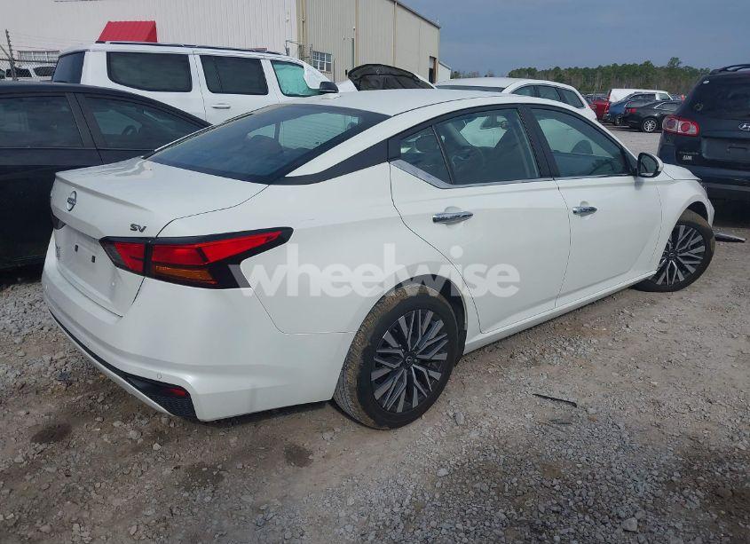 Photo 4 of 2023 Nissan Altima SV FWD (VIN 1N4BL4DV0PN356920)