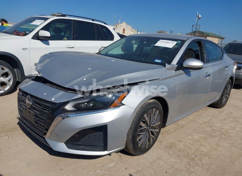 Photo 2 of 2023 Nissan Altima SV FWD (VIN 1N4BL4DV0PN364984)