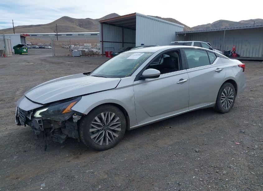 Photo 2 of 2023 Nissan Altima SV FWD (VIN 1N4BL4DV0PN366900)