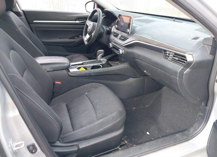 Photo 5 of 2023 Nissan Altima SV FWD (VIN 1N4BL4DV0PN366900)