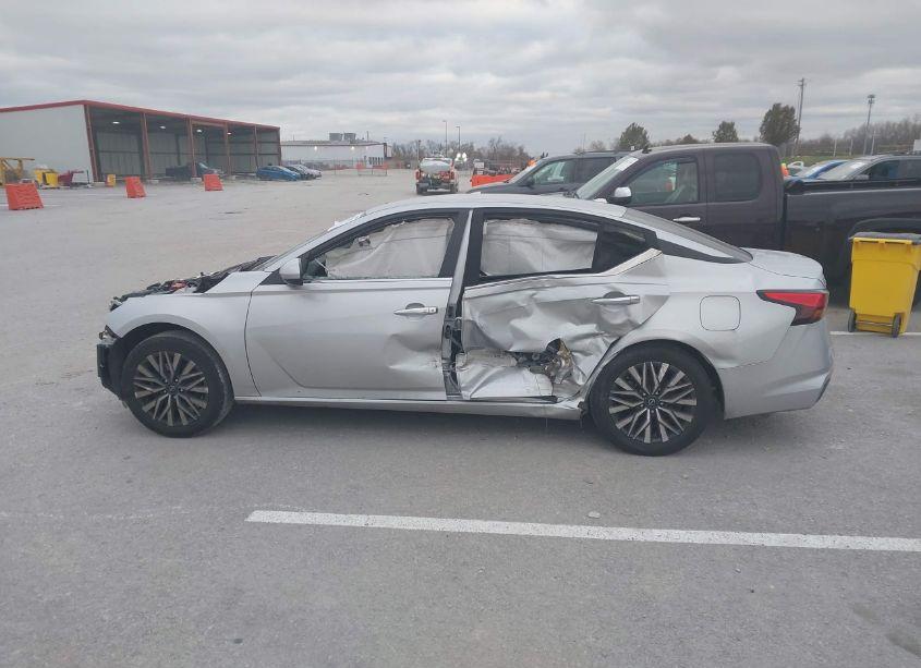 Photo 13 of 2023 Nissan Altima SV FWD (VIN 1N4BL4DV0PN393644)